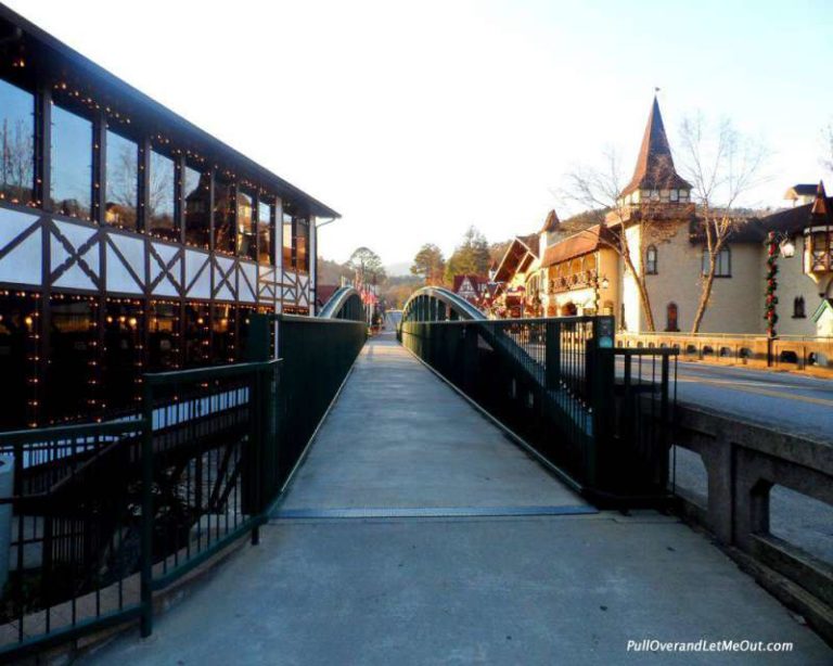 picture of a foot bridge in Helen, Georgia PullOverAndLetMeOut