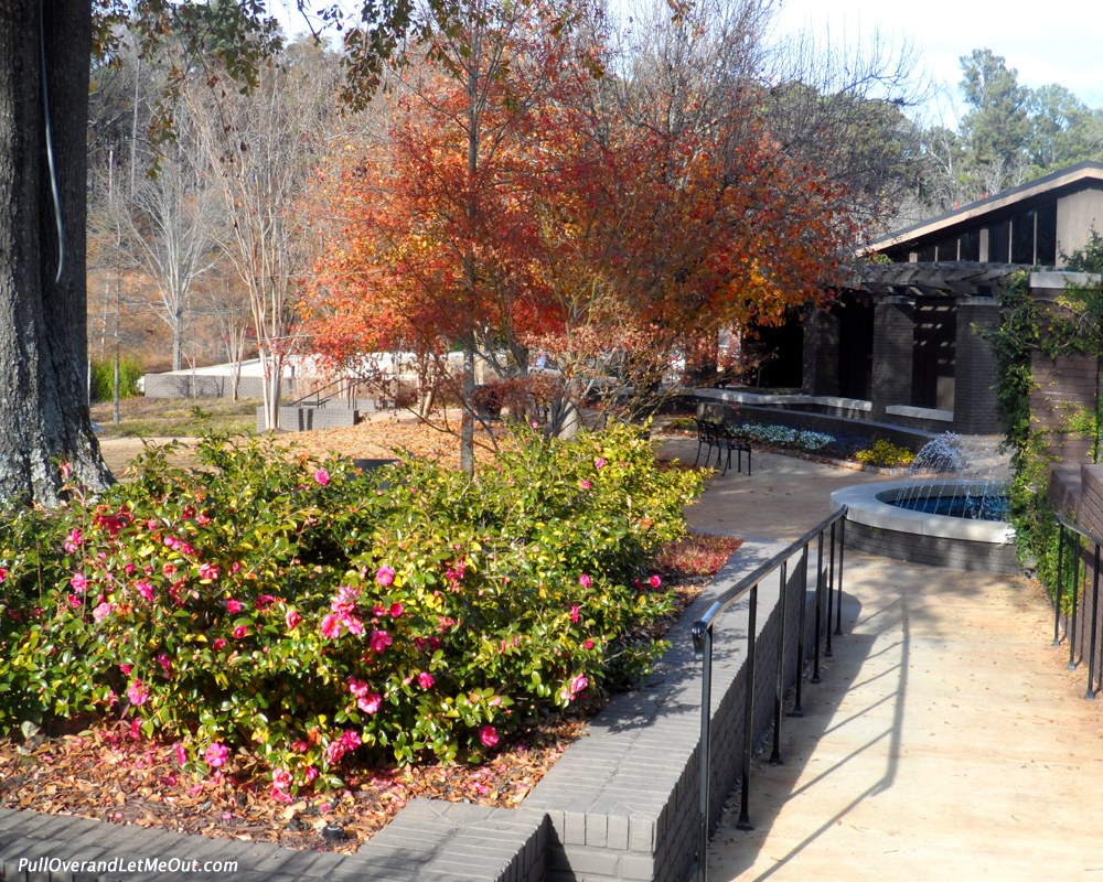 Exterior of the Elvis Presley birthplace visitor center.