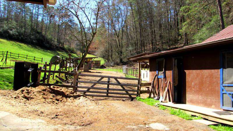 barn-at-Yellow-Branch