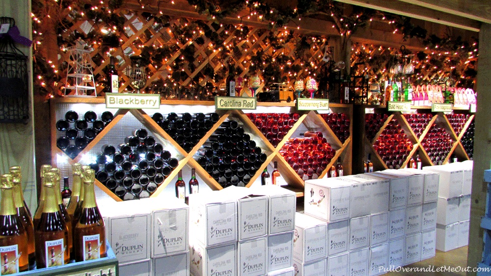 wine-for-sale-in-shop-at-Du