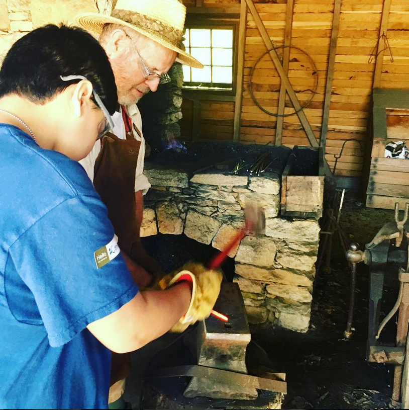 Black_smith_shop_homeschool_days_Red_Hill_Oct_6,_2017