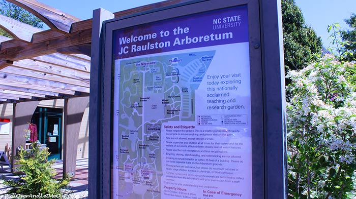 Welcome-sign-JC-Raulston-Arboretum-Raleigh-PullOverAndLetMeOut