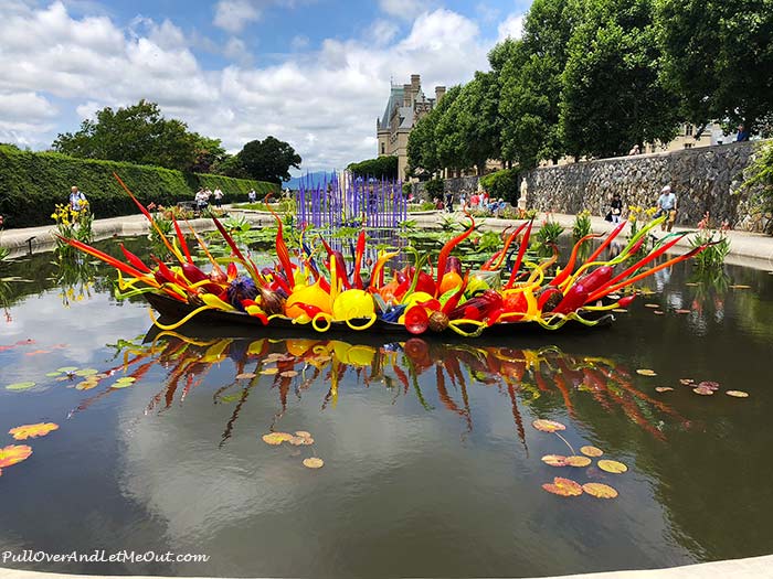Chihuly at Biltmore is an amazing exhibition of artglass crafted by the renowned artist, Dale Chihuly. #PullOverAndLetMeOut #ChihulyAtBiltmore #Chihuly #Biltmore #Asheville #travel #art #exhibition #BiltmoreEstate #VisitNC #VisitNorthCarolina #NorthCarolina