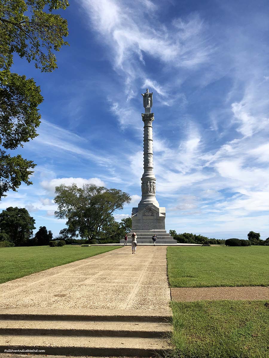 War-Memorial-Statue-Yorktown,-Virginia-PullOverAndLetMeOut