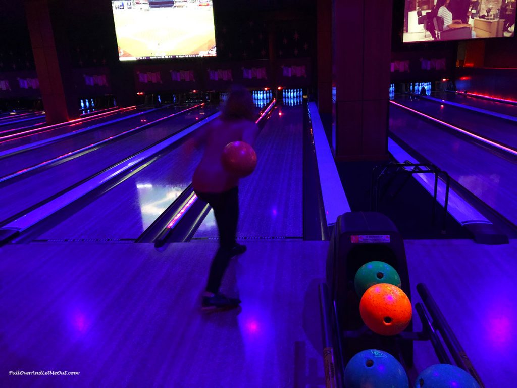 Kings-AM-bowling-Midtown-North-Hills-PullOverAndletMeOut