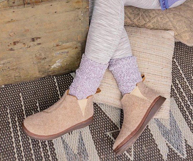 tan Chelsea boots