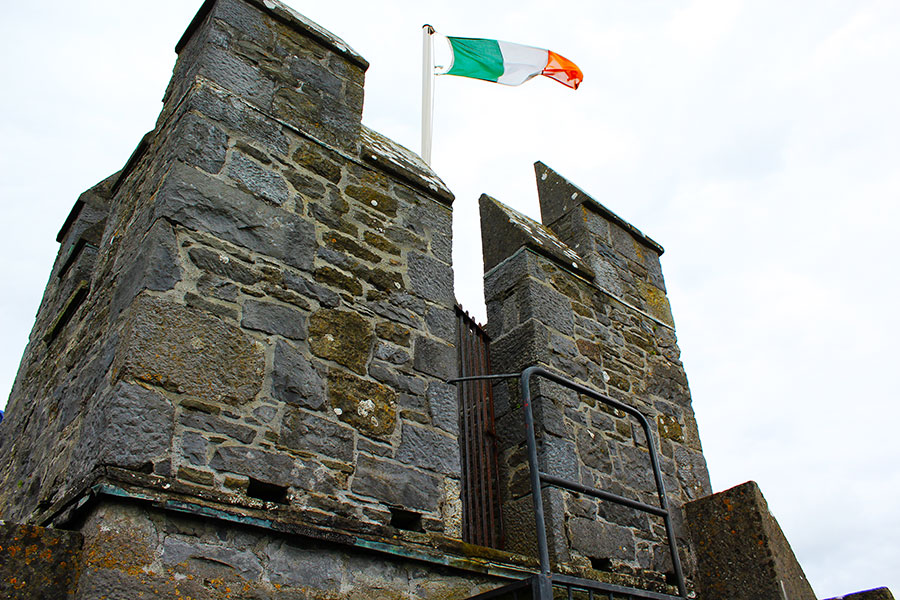 Batiment and flag on Bunratty Castle in Ireland