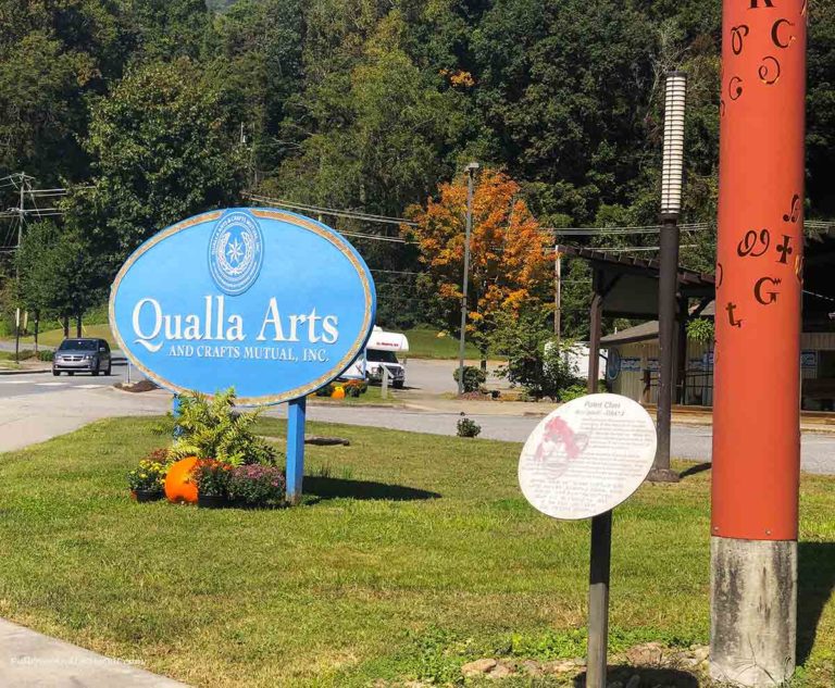 sign at teh Qualla Arts Center