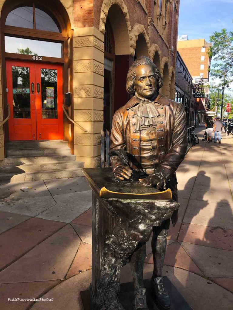 bronze statue of Thomas Jefferson