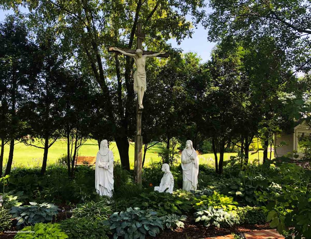 marble figures at the crucifixion