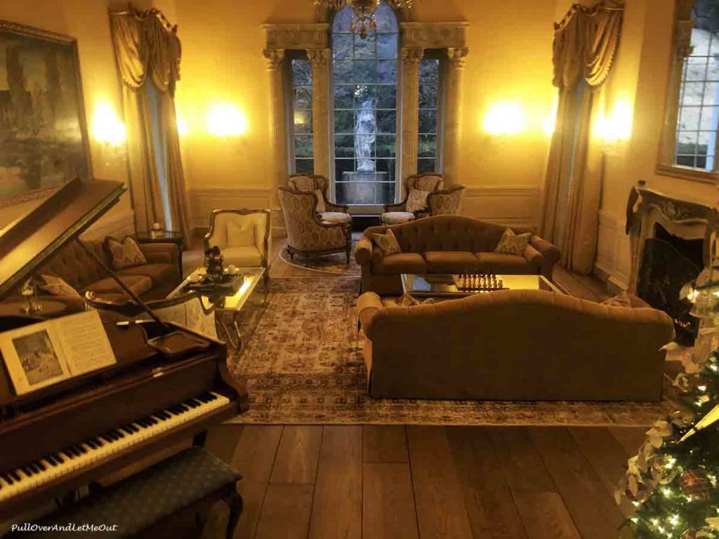 The living room and piano at Albemarle Estate