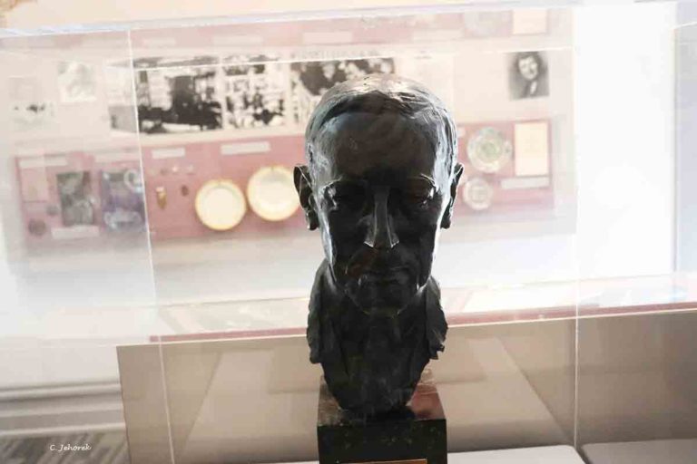 A bronze bust of Woodrow Wilson