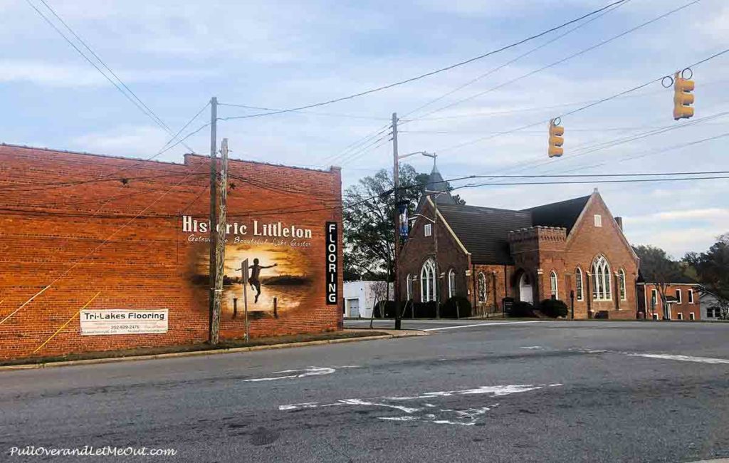 picture of the street and building in downtown Littleton, NC