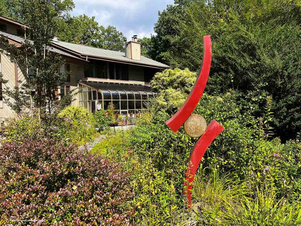 a modern piece of sculpture in a garden