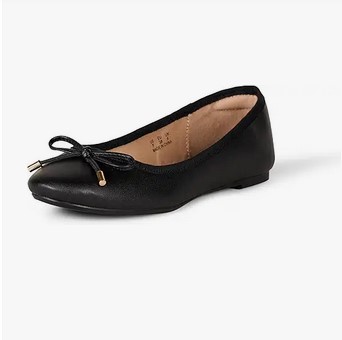 a black ladies ballet flat