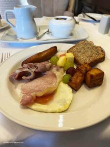 an Irish breakfast plate