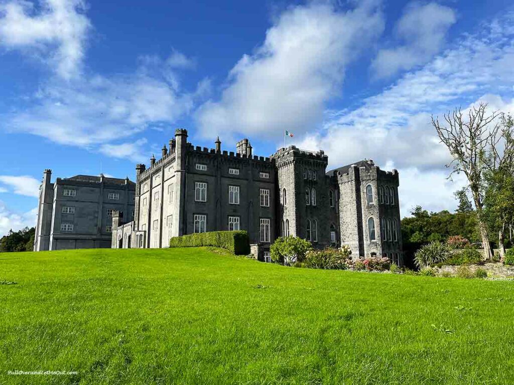 a side view of Kilronan Castle in Ireland