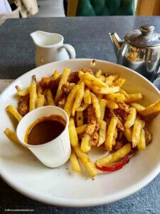 a plate with an Irish spice bag meal on it
