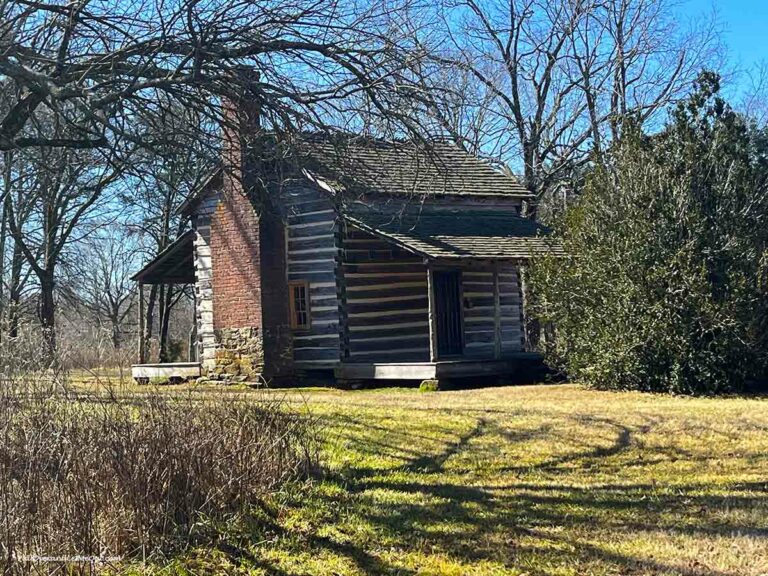a log cabin at Cowpens National Battlefield in South Carolina